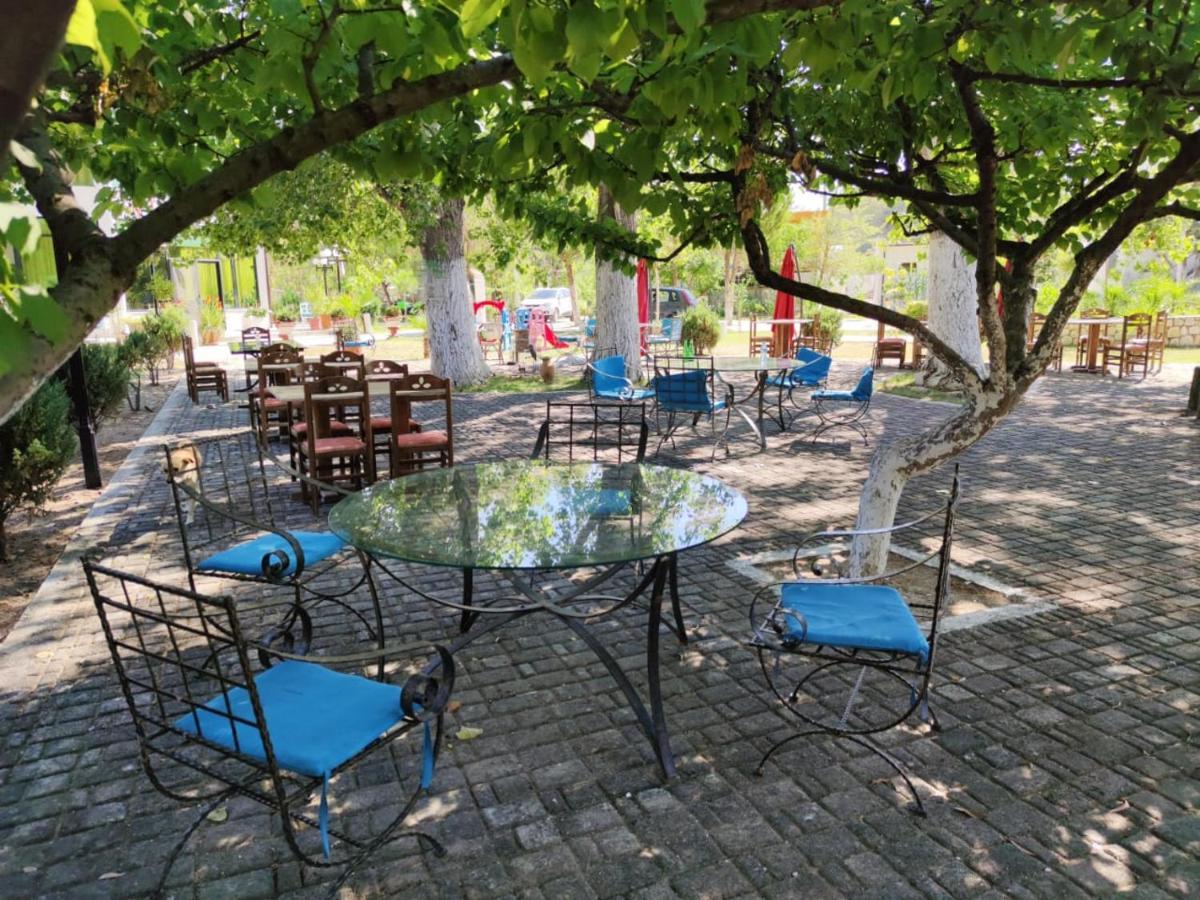 Kavalona Park Hotel Vlore Ngoại thất bức ảnh