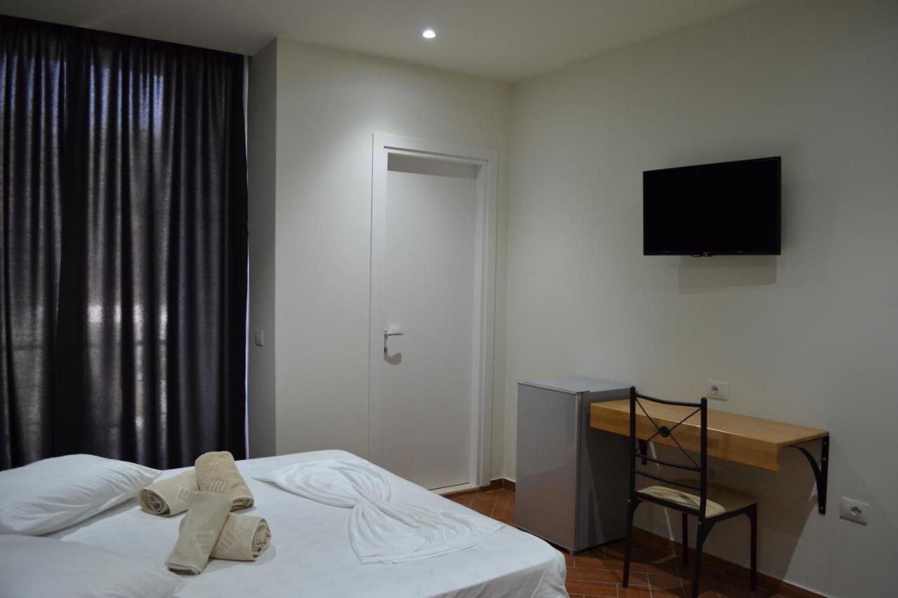 Kavalona Park Hotel Vlore Ngoại thất bức ảnh