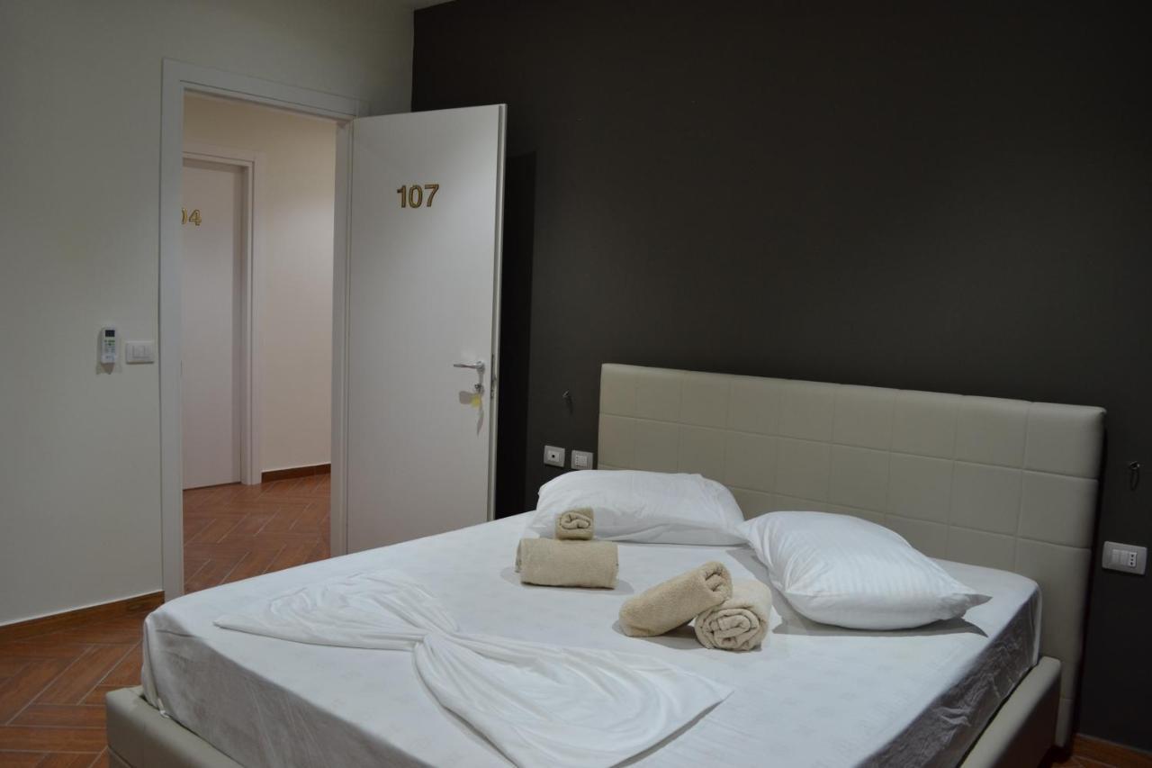 Kavalona Park Hotel Vlore Ngoại thất bức ảnh