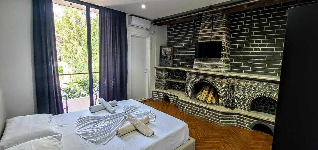 Kavalona Park Hotel Vlore Ngoại thất bức ảnh