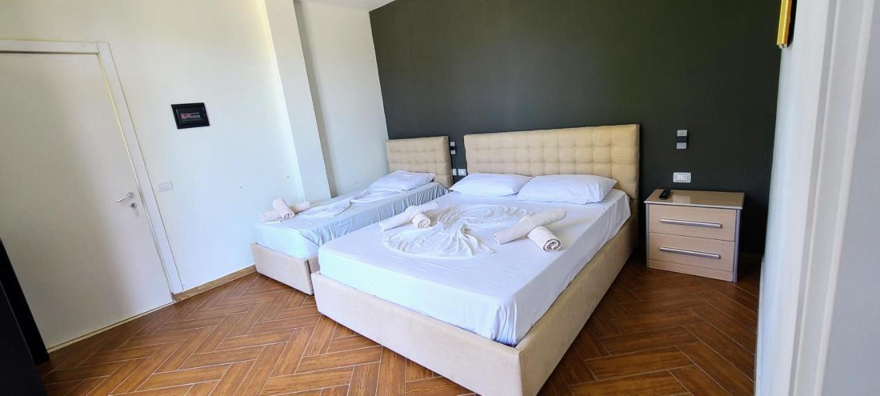 Kavalona Park Hotel Vlore Ngoại thất bức ảnh