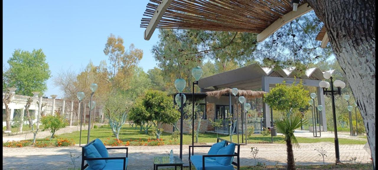 Kavalona Park Hotel Vlore Ngoại thất bức ảnh