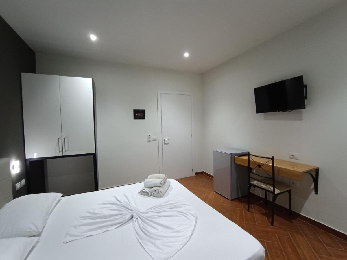 Kavalona Park Hotel Vlore Ngoại thất bức ảnh