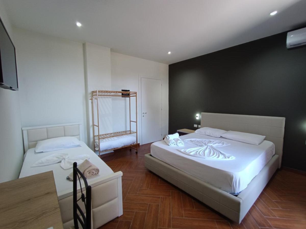 Kavalona Park Hotel Vlore Ngoại thất bức ảnh