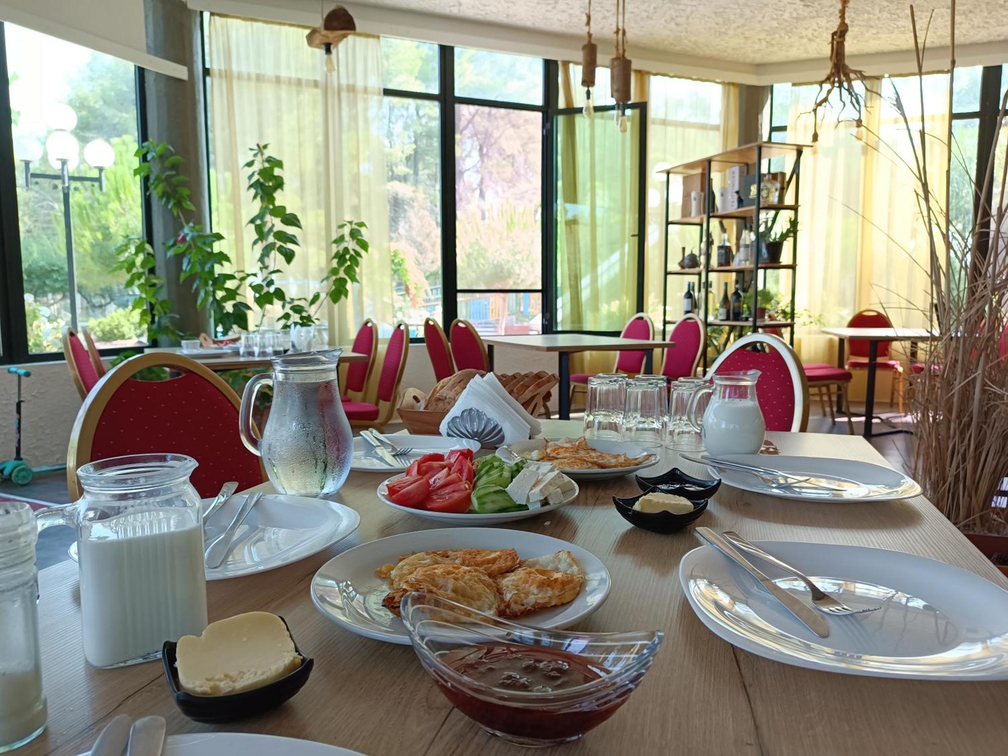 Kavalona Park Hotel Vlore Ngoại thất bức ảnh