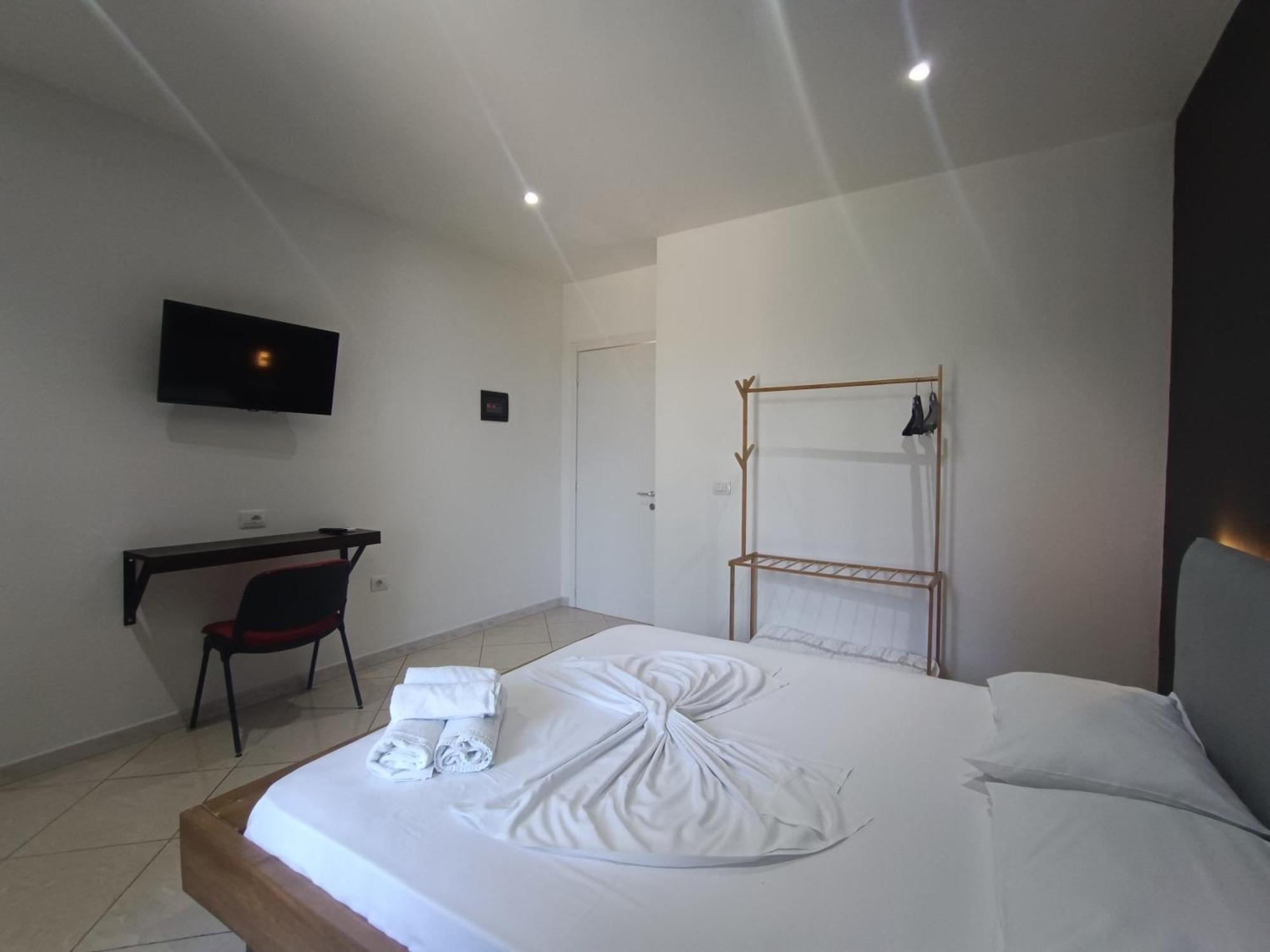 Kavalona Park Hotel Vlore Phòng bức ảnh