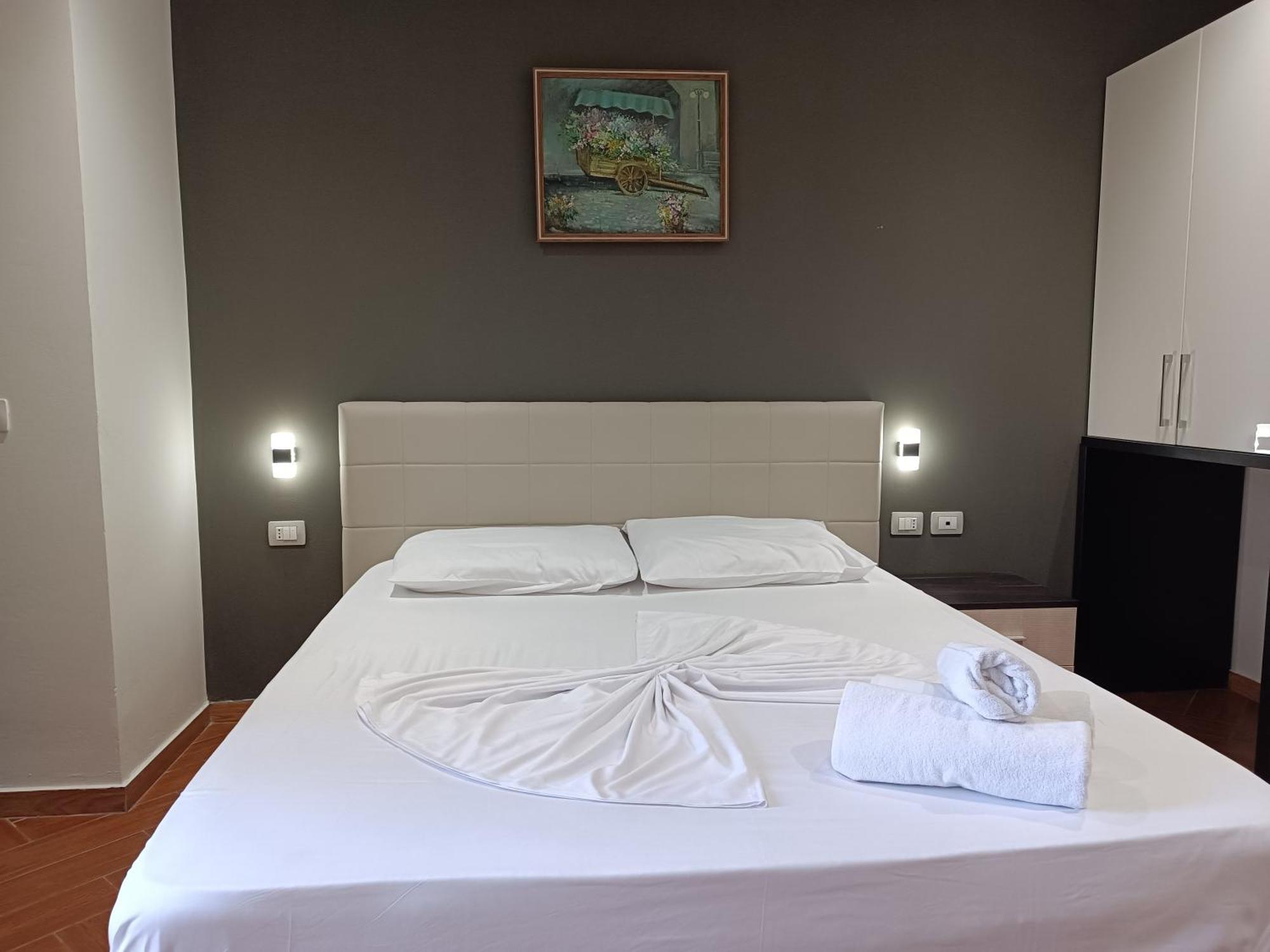 Kavalona Park Hotel Vlore Phòng bức ảnh