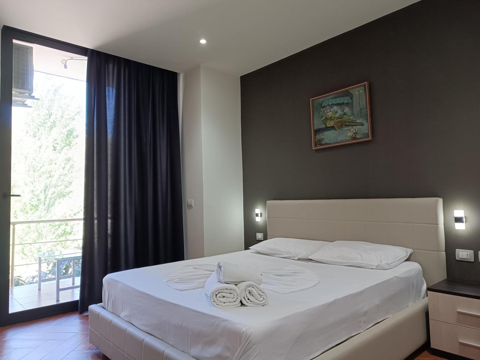 Kavalona Park Hotel Vlore Phòng bức ảnh