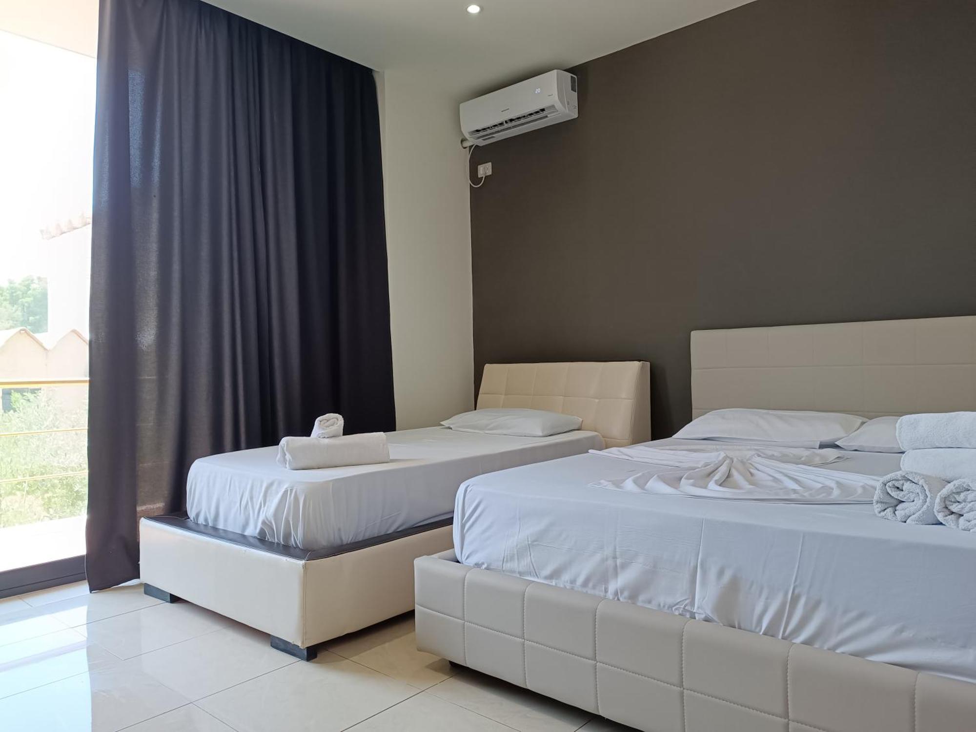 Kavalona Park Hotel Vlore Phòng bức ảnh