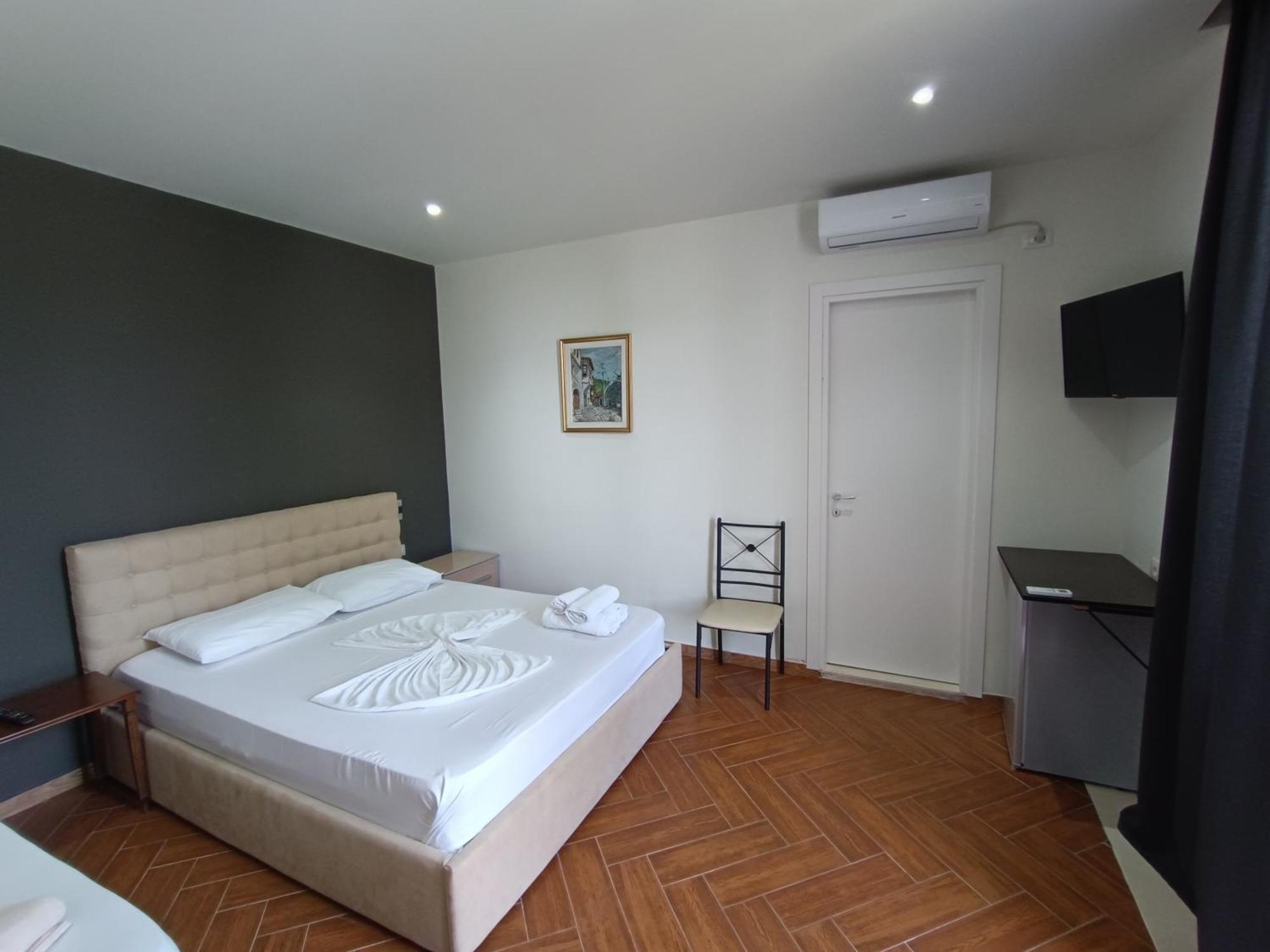 Kavalona Park Hotel Vlore Phòng bức ảnh