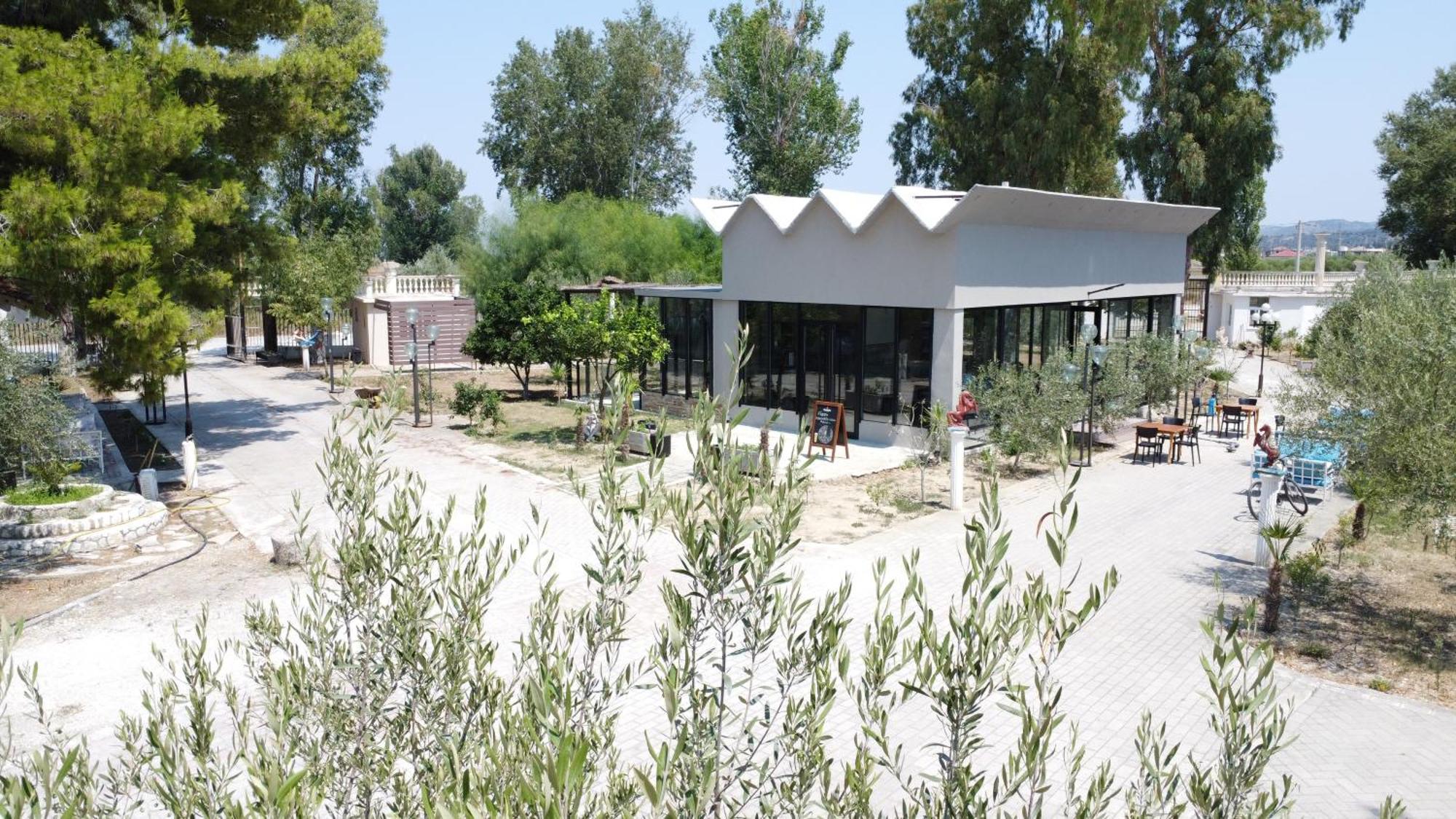 Kavalona Park Hotel Vlore Ngoại thất bức ảnh